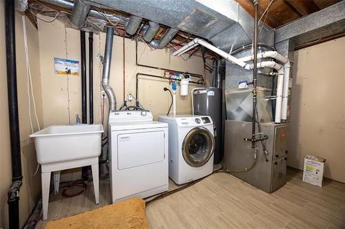 6 Hawstead Rd, Winnipeg, MB 