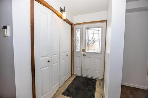 6 Hawstead Rd, Winnipeg, MB 