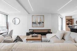 1035-33 Harbour Square  Toronto, ON M5J 2G2