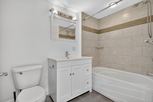 Salle de bains - 1149 Rue Jardin, Montréal (Le Sud-Ouest), QC - Indoor Photo Showing Bathroom