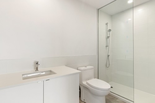 Bathroom - 910-5265 Rue Mackenzie, Montréal (Côte-Des-Neiges/Notre-Dame-De-Grâce), QC - Indoor Photo Showing Bathroom