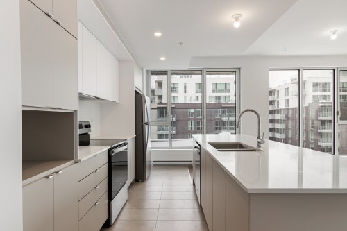 Kitchen - 910-5265 Rue Mackenzie, Montréal (Côte-Des-Neiges/Notre-Dame-De-Grâce), QC - Indoor Photo Showing Kitchen With Double Sink With Upgraded Kitchen