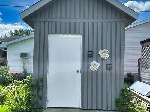 422 Birch Crescent, Nakina, ON - Outdoor With Exterior