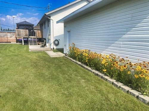 422 Birch Crescent, Nakina, ON - Outdoor