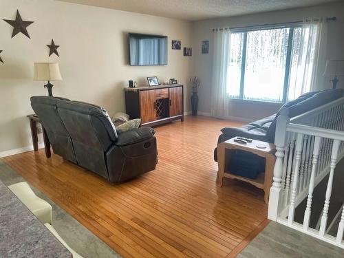 422 Birch Crescent, Nakina, ON - Indoor Photo Showing Other Room