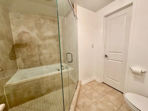 Master Bathroom - 402-551 Rue De La Montagne, Montréal (Ville-Marie), QC - Indoor Photo Showing Bathroom