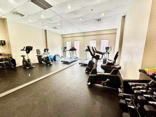 Exercise Room - 402-551 Rue De La Montagne, Montréal (Ville-Marie), QC - Indoor Photo Showing Gym Room