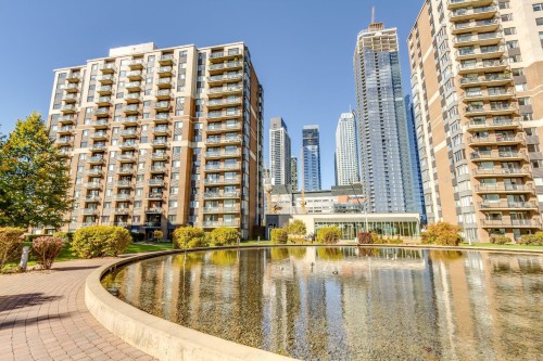 Garden - 402-551 Rue De La Montagne, Montréal (Ville-Marie), QC - Outdoor With Balcony With Facade