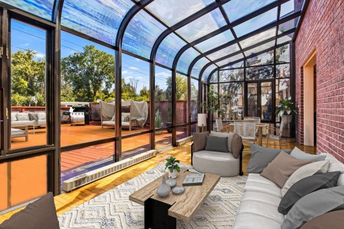 Sun Room - 5901 Av. Brandeis, Côte-Saint-Luc, QC - Indoor