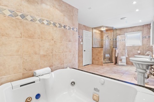 Master Bathroom - 5901 Av. Brandeis, Côte-Saint-Luc, QC - Indoor Photo Showing Bathroom