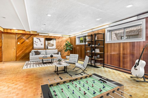 Game Room - 5901 Av. Brandeis, Côte-Saint-Luc, QC - Indoor