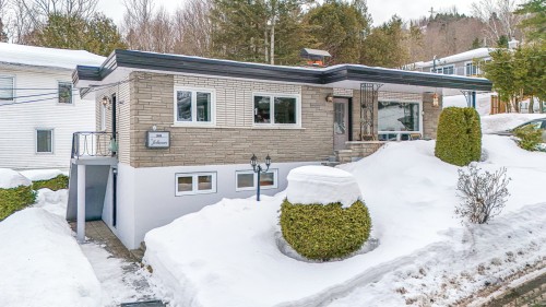 80 Rue Campeau  Sainte-Adèle, QC J8B 2P1