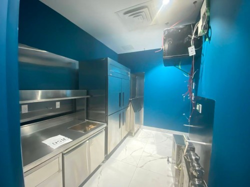 Commerce - 103-855 Boul. Décarie, Montréal (Saint-Laurent), QC - Indoor