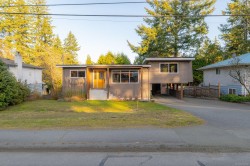 3248 Uplands Dr  Nanaimo, BC V9T 2T1