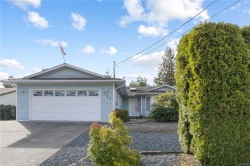 732 Humphrey Rd  Parksville, BC V9P 1C8