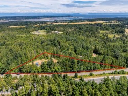 3840 SMALL Rd  Courtenay, BC V9N 3Z8