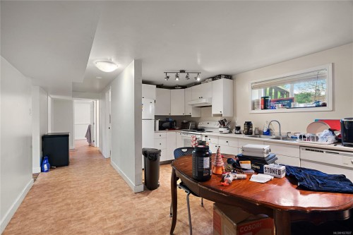 1819 Dunnett Cres, Saanich, BC 