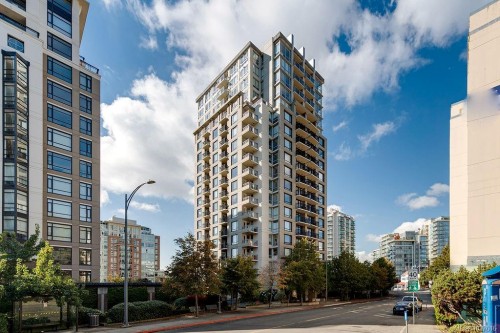 205-751 Fairfield Rd  Victoria, BC V8W 4A4