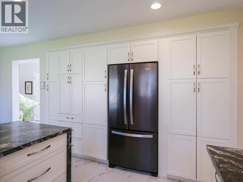 1750 Beach Crescent, Quesnel, BC - Indoor Photo Showing Kitchen
