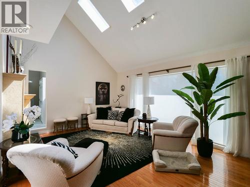 1750 Beach Crescent, Quesnel, BC - Indoor Photo Showing Living Room