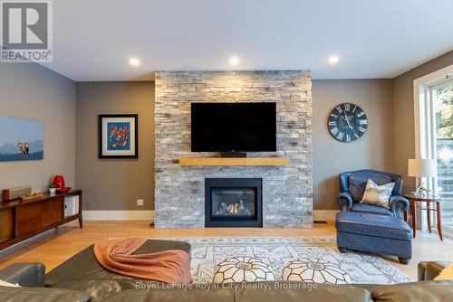 255 Normandy Avenue, Waterloo, ON - Indoor Photo Showing Living Room With Fireplace