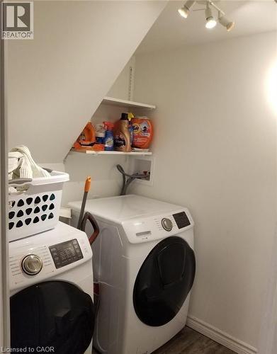 1601 Sandgate Crescent, Mississauga, ON - Indoor Photo Showing Laundry Room