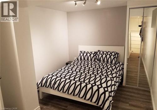 1601 Sandgate Crescent, Mississauga, ON - Indoor Photo Showing Bedroom