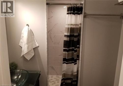 1601 Sandgate Crescent, Mississauga, ON - Indoor Photo Showing Bathroom