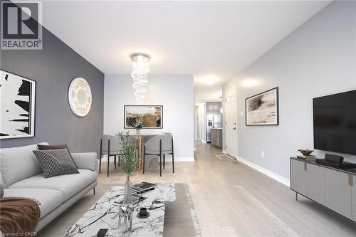 1601 Sandgate Crescent, Mississauga, ON - Indoor Photo Showing Living Room