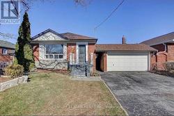 21 ALICE CRESCENT  Toronto, ON M1R 4N6