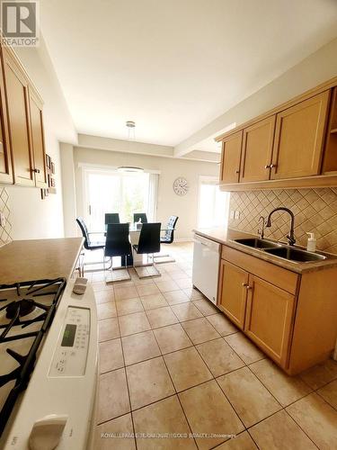 5231 Autumn Harvest Way, Burlington, ON - Indoor Photo Showing Kitchen With Double Sink