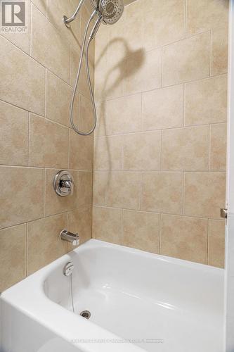 302 Egerton Street, London East (East M), ON - Indoor Photo Showing Bathroom