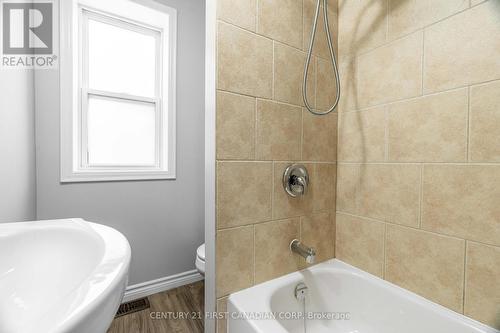 302 Egerton Street, London East (East M), ON - Indoor Photo Showing Bathroom