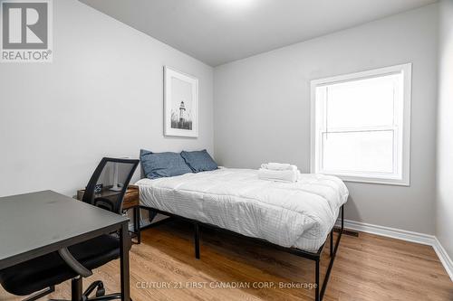 302 Egerton Street, London East (East M), ON - Indoor Photo Showing Bedroom