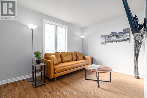 302 Egerton Street, London East (East M), ON - Indoor Photo Showing Living Room
