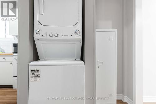 302 Egerton Street, London East (East M), ON - Indoor Photo Showing Laundry Room