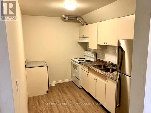 302 Egerton Street, London East (East M), ON - Indoor Photo Showing Kitchen With Double Sink