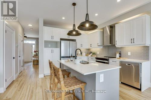 1768 Finley Crescent, London North (North I), ON - Indoor Photo Showing Kitchen With Double Sink With Upgraded Kitchen