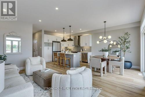 1768 Finley Crescent, London North (North I), ON - Indoor Photo Showing Living Room