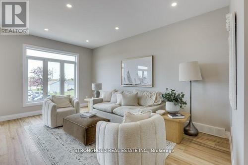 1768 Finley Crescent, London North (North I), ON - Indoor Photo Showing Living Room