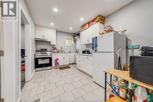 658 Tournier, Windsor, ON - Indoor Photo Showing Kitchen