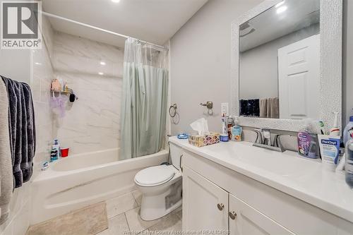 658 Tournier, Windsor, ON - Indoor Photo Showing Bathroom