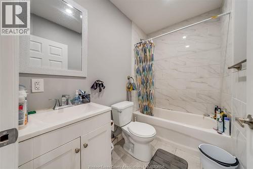 658 Tournier, Windsor, ON - Indoor Photo Showing Bathroom