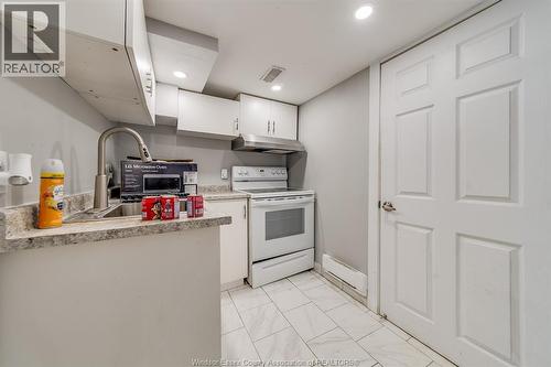 658 Tournier, Windsor, ON - Indoor Photo Showing Kitchen