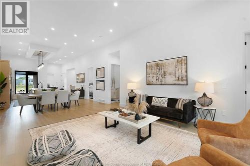 572 Lily Mac Boulevard, Windsor, ON - Indoor Photo Showing Living Room