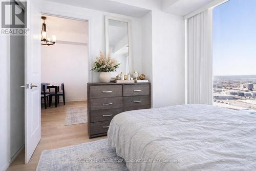 1712 - 9205 Yonge Street, Richmond Hill, ON - Indoor Photo Showing Bedroom