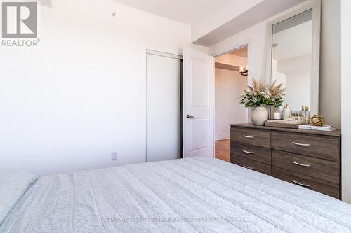 1712 - 9205 Yonge Street, Richmond Hill, ON - Indoor Photo Showing Bedroom