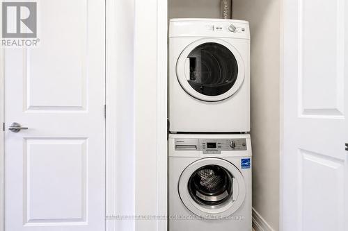 1712 - 9205 Yonge Street, Richmond Hill, ON - Indoor Photo Showing Laundry Room