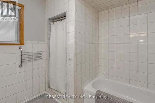 910 Concession Rd 17 W, Tiny, ON - Indoor Photo Showing Bathroom