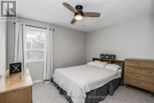 910 Concession Rd 17 W, Tiny, ON - Indoor Photo Showing Bedroom